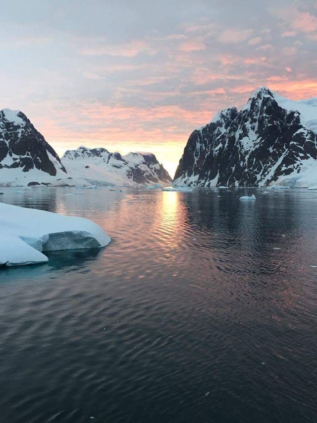 sunset in antartica (mudewei aesthetic).jpg